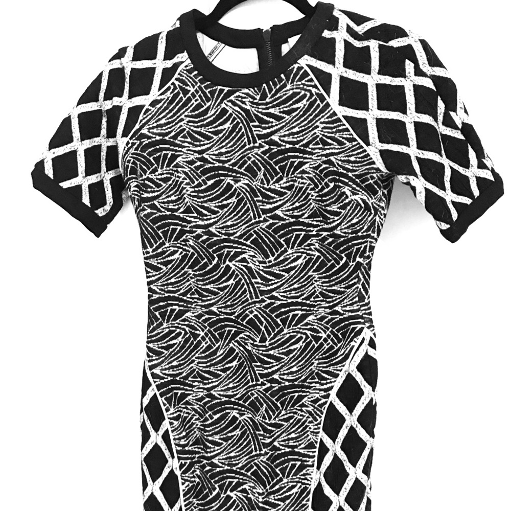 NWT Elizabeth and James black and white dress